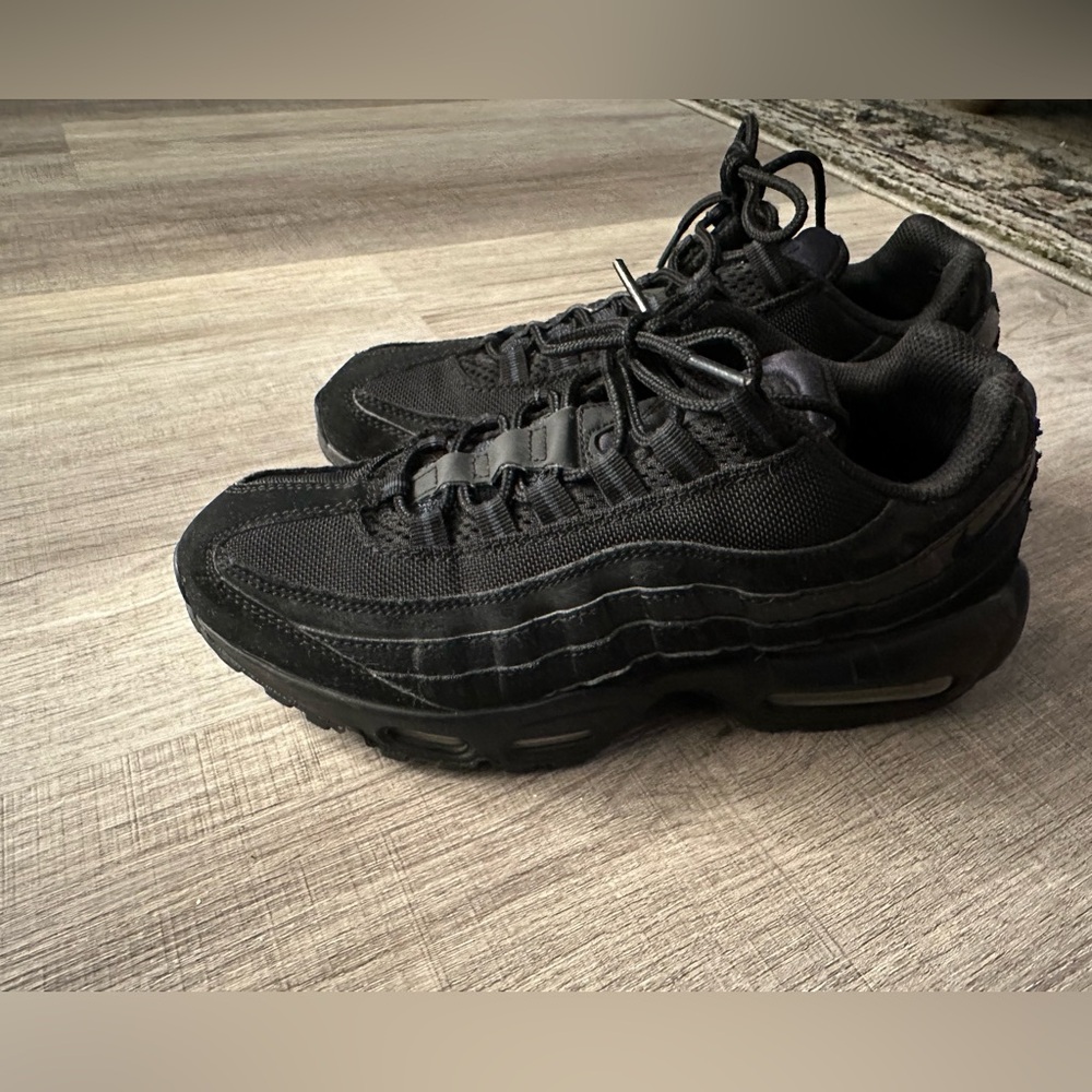 Nike Air Max 95 | Used and Well taken care of | Black | sz9